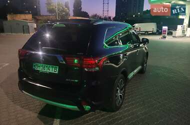 Внедорожник / Кроссовер Mitsubishi Outlander 2016 в Одессе