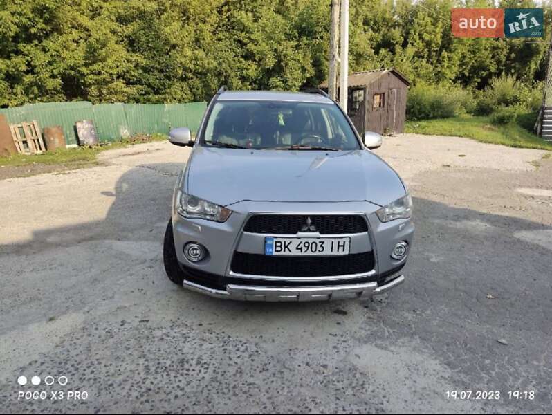 Mitsubishi Outlander 2011