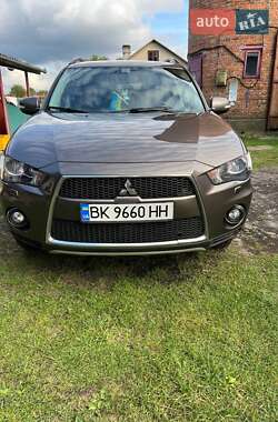 Внедорожник / Кроссовер Mitsubishi Outlander 2011 в Бродах