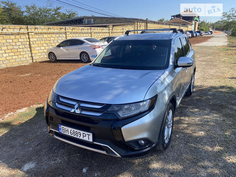 Позашляховик / Кросовер Mitsubishi Outlander 2019 в Одесі