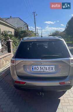 Внедорожник / Кроссовер Mitsubishi Outlander 2012 в 