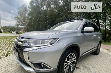 Внедорожник / Кроссовер Mitsubishi Outlander 2017 в 