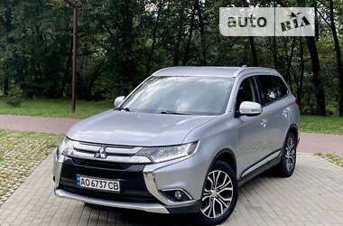Внедорожник / Кроссовер Mitsubishi Outlander 2017 в 