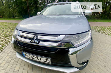Внедорожник / Кроссовер Mitsubishi Outlander 2017 в 