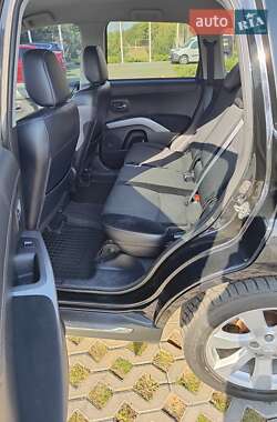 Внедорожник / Кроссовер Mitsubishi Outlander 2010 в 