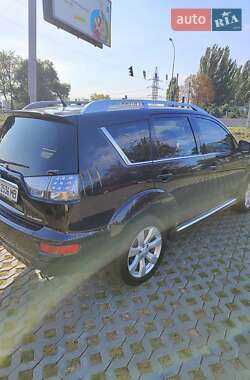 Внедорожник / Кроссовер Mitsubishi Outlander 2010 в 