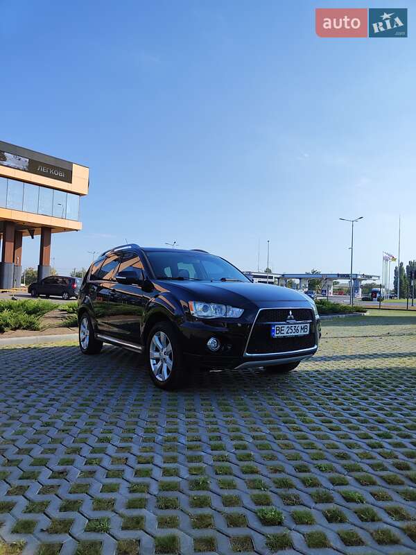 Внедорожник / Кроссовер Mitsubishi Outlander 2010 в 