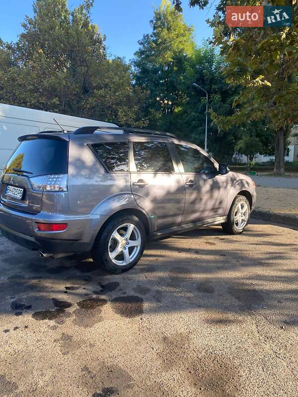 Позашляховик / Кросовер Mitsubishi Outlander 2010 в Одесі