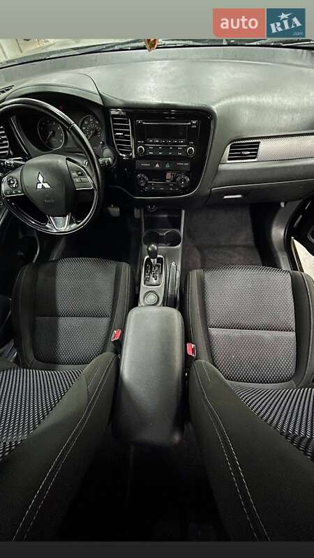 Позашляховик / Кросовер Mitsubishi Outlander 2016 в Києві