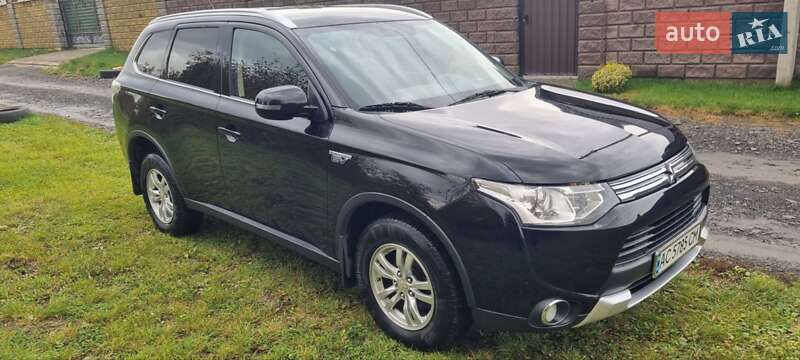 Внедорожник / Кроссовер Mitsubishi Outlander 2014 в Луцке