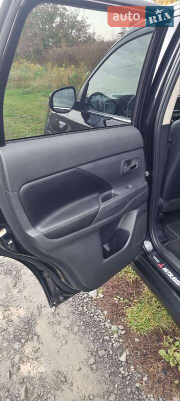 Внедорожник / Кроссовер Mitsubishi Outlander 2014 в Луцке