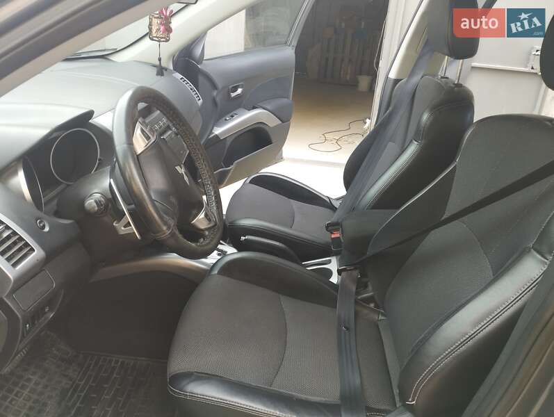 Позашляховик / Кросовер Mitsubishi Outlander 2012 в Хмельницькому фото 12 Позашляховик / Кросовер Mitsubishi Outlander 2012 в Хмельницькому