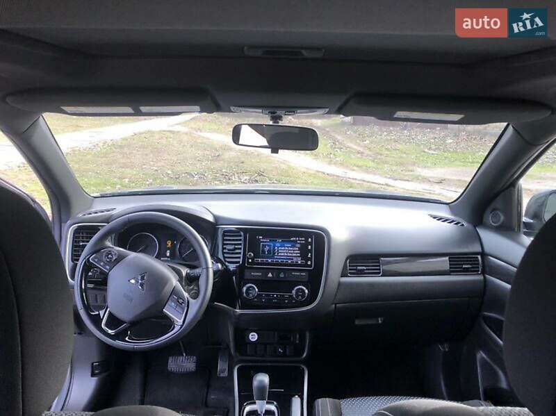 Внедорожник / Кроссовер Mitsubishi Outlander 2017 в Запорожье