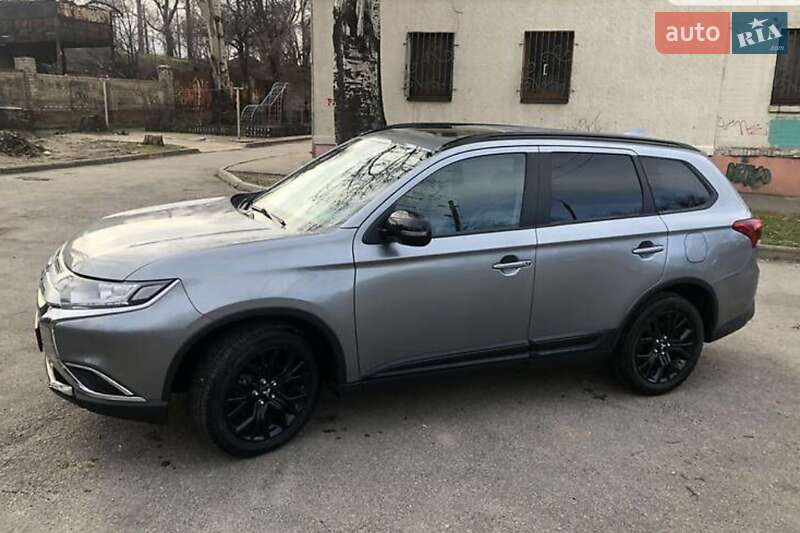 Внедорожник / Кроссовер Mitsubishi Outlander 2017 в Запорожье