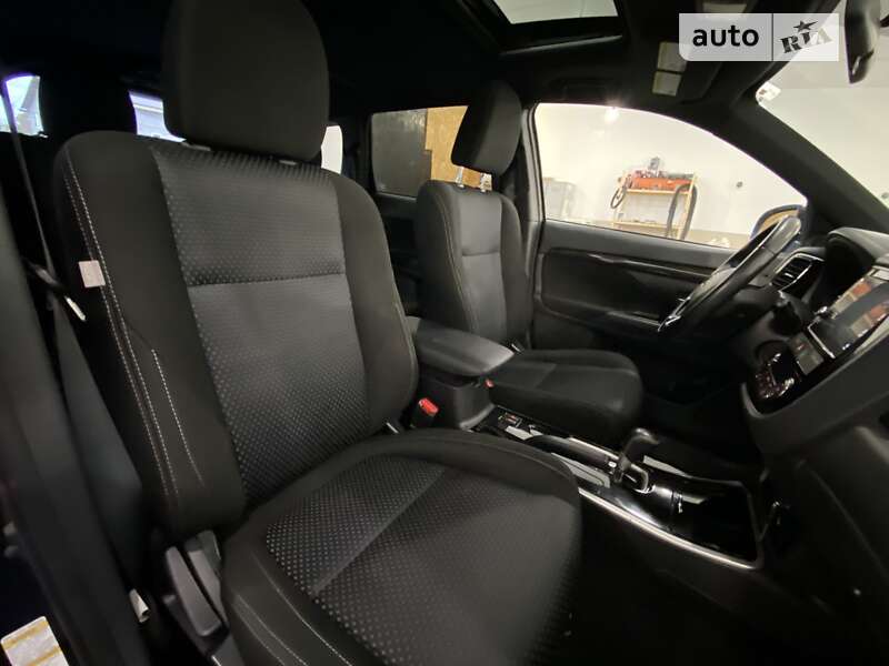 Позашляховик / Кросовер Mitsubishi Outlander 2017 в Вінниці
