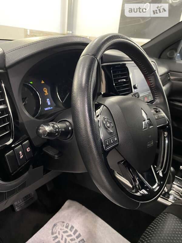 Позашляховик / Кросовер Mitsubishi Outlander 2017 в Вінниці