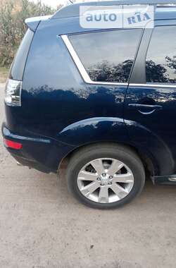 Позашляховик / Кросовер Mitsubishi Outlander 2011 в 