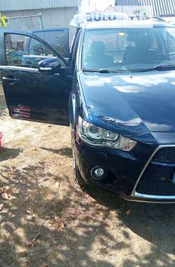 Позашляховик / Кросовер Mitsubishi Outlander 2011 в 