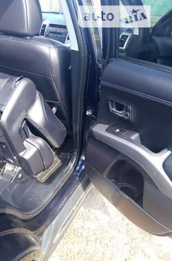 Позашляховик / Кросовер Mitsubishi Outlander 2011 в 