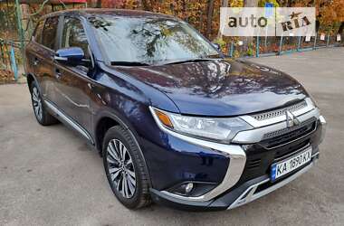 Позашляховик / Кросовер Mitsubishi Outlander 2019 в Києві