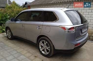 Внедорожник / Кроссовер Mitsubishi Outlander 2013 в Харькове
