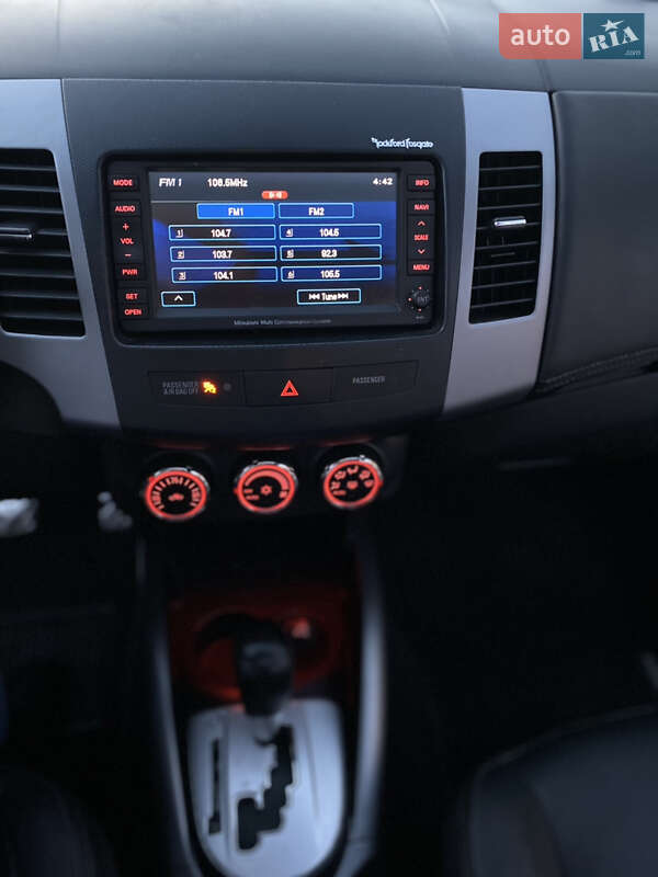 Позашляховик / Кросовер Mitsubishi Outlander 2011 в Броварах