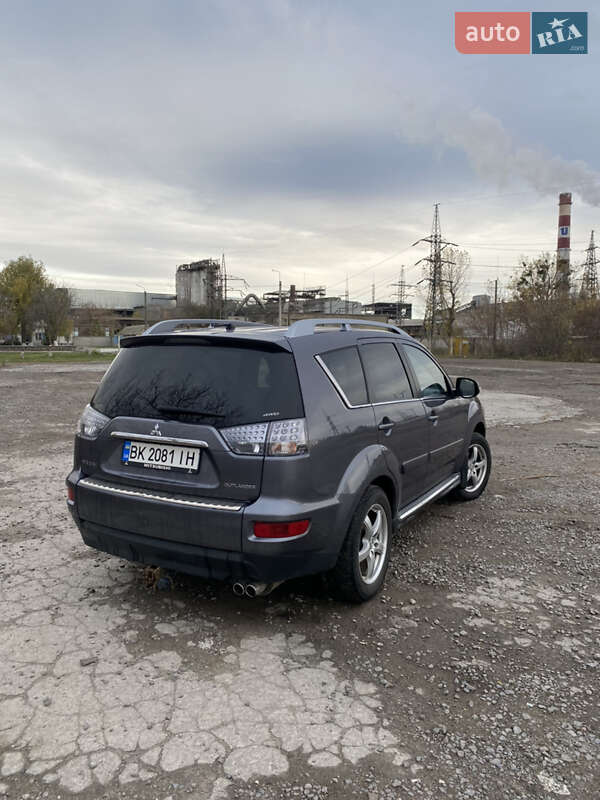 Внедорожник / Кроссовер Mitsubishi Outlander 2010 в Здолбунове