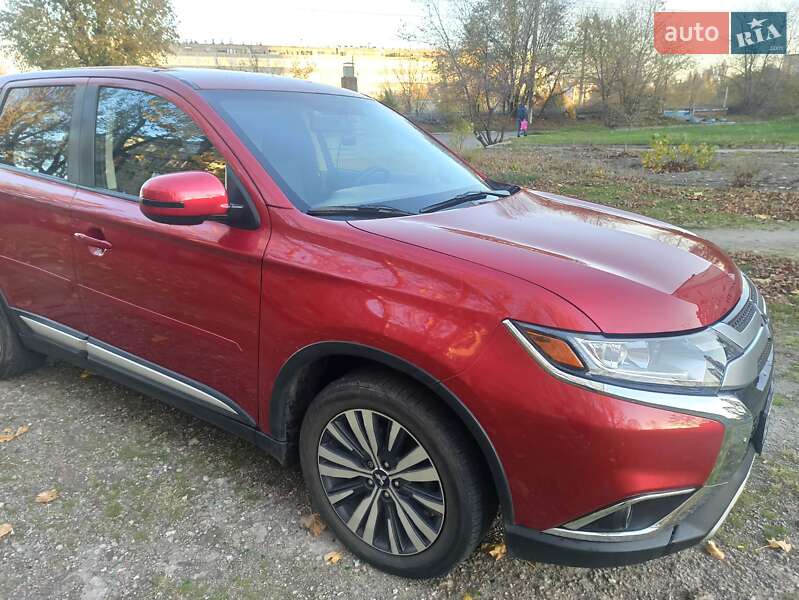 Внедорожник / Кроссовер Mitsubishi Outlander 2019 в Днепре фото 9 Внедорожник / Кроссовер Mitsubishi Outlander 2019 в Днепре