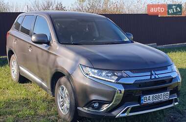 Внедорожник / Кроссовер Mitsubishi Outlander 2019 в Долинской