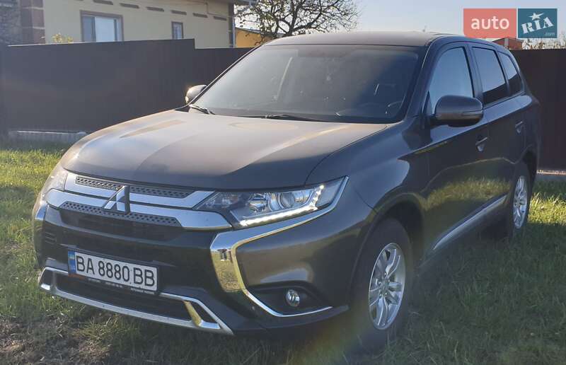 Внедорожник / Кроссовер Mitsubishi Outlander 2019 в Долинской