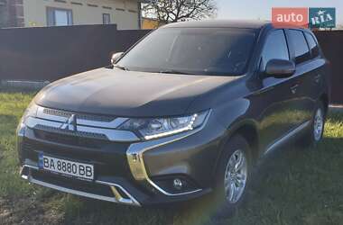 Внедорожник / Кроссовер Mitsubishi Outlander 2019 в Долинской