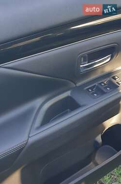 Внедорожник / Кроссовер Mitsubishi Outlander 2019 в 