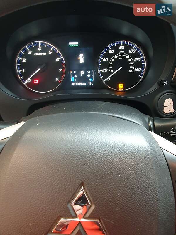 Позашляховик / Кросовер Mitsubishi Outlander 2018 в Обухові
