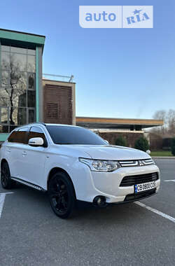 Внедорожник / Кроссовер Mitsubishi Outlander 2013 в 