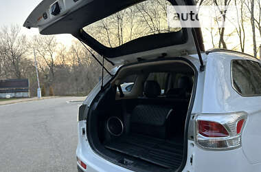 Внедорожник / Кроссовер Mitsubishi Outlander 2013 в 