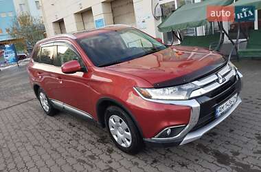 Позашляховик / Кросовер Mitsubishi Outlander 2015 в Полтаві