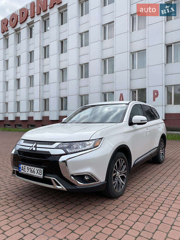 Позашляховик / Кросовер Mitsubishi Outlander 2018 в Дніпрі