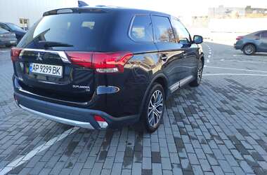 Внедорожник / Кроссовер Mitsubishi Outlander 2017 в 