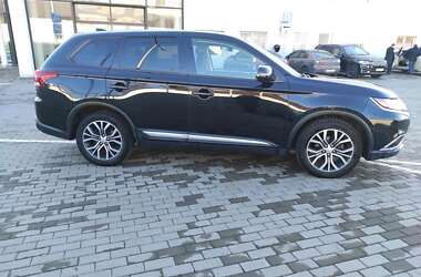 Внедорожник / Кроссовер Mitsubishi Outlander 2017 в 