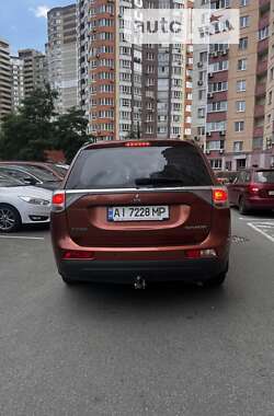 Внедорожник / Кроссовер Mitsubishi Outlander 2013 в Киеве