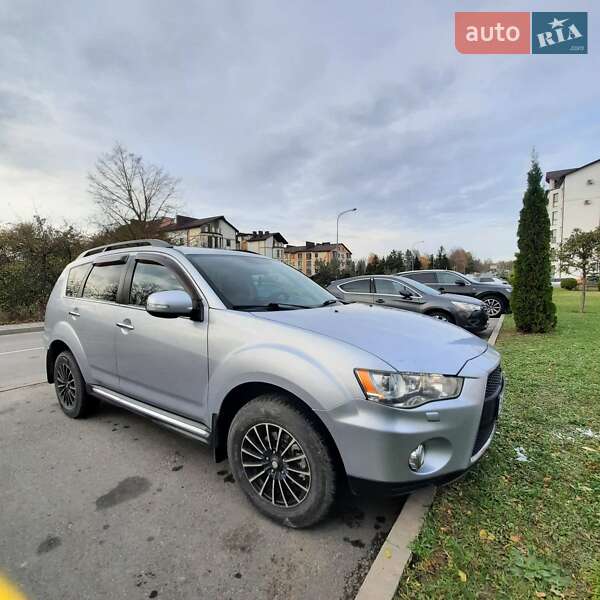 Внедорожник / Кроссовер Mitsubishi Outlander 2011 в Ровно