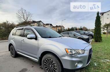 Внедорожник / Кроссовер Mitsubishi Outlander 2011 в Ровно