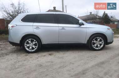 Внедорожник / Кроссовер Mitsubishi Outlander 2013 в Харькове