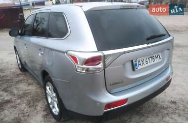 Внедорожник / Кроссовер Mitsubishi Outlander 2013 в Харькове