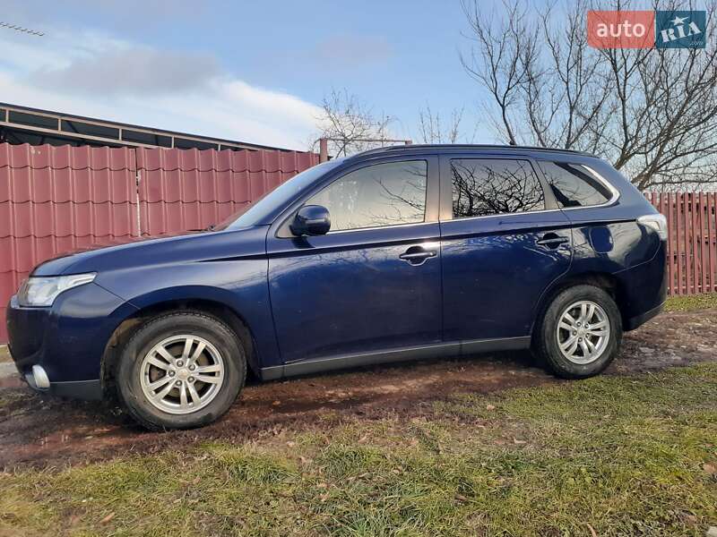 Позашляховик / Кросовер Mitsubishi Outlander 2013 в Полтаві
