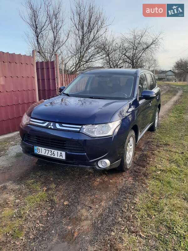 Позашляховик / Кросовер Mitsubishi Outlander 2013 в Полтаві
