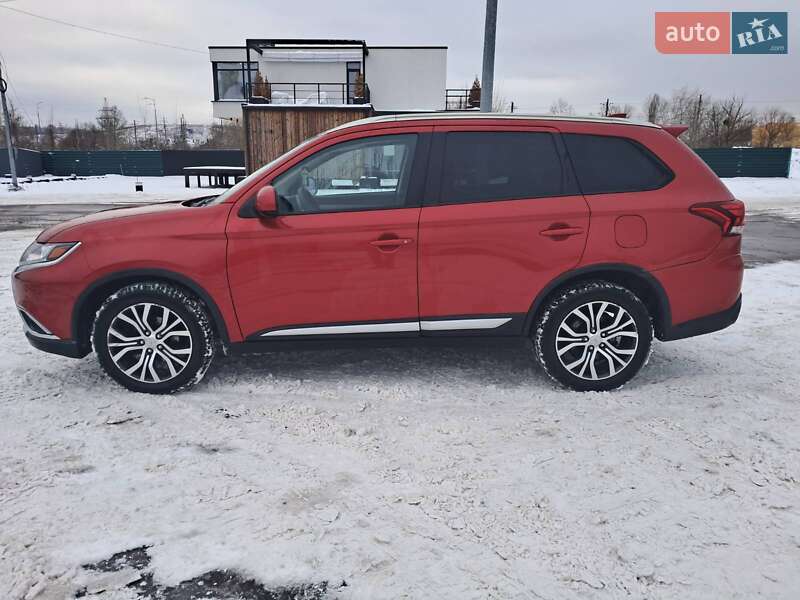 Внедорожник / Кроссовер Mitsubishi Outlander 2018 в Киеве
