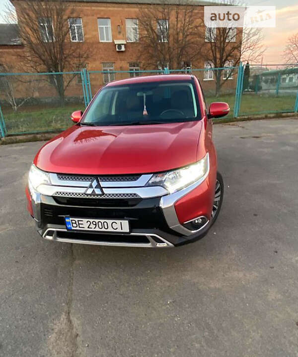 Внедорожник / Кроссовер Mitsubishi Outlander 2019 в Львове