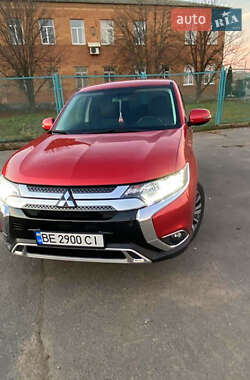 Внедорожник / Кроссовер Mitsubishi Outlander 2019 в Львове