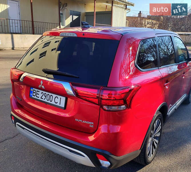 Позашляховик / Кросовер Mitsubishi Outlander 2019 в Львові